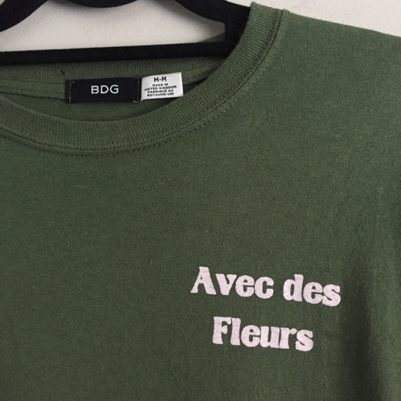 SOLD! URBAN OUTFITTERS AVEC FLEURS GRAPHIC T-SHIRT - Picture 3 of 7